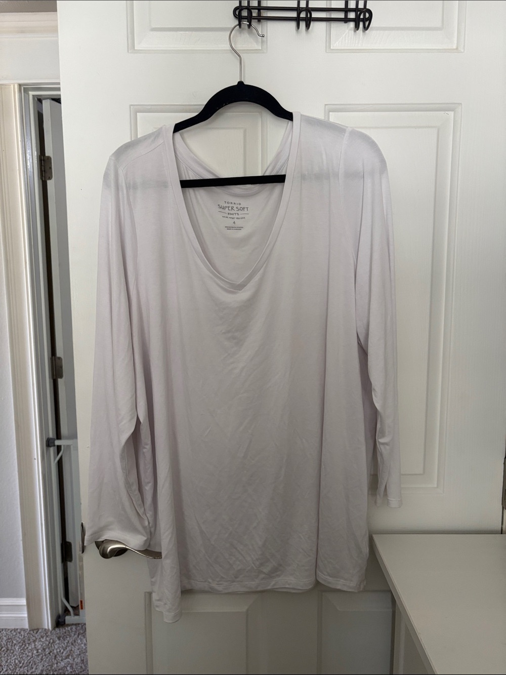 torrid White V-Neck Long Sleeve Tee